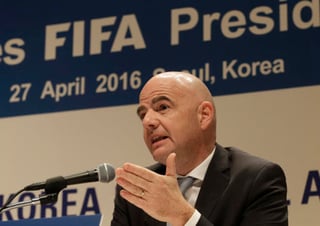'Obviamente, como presidente de la FIFA necesito respetar la decisión del TAS. No hay duda de ello', comentó Infantino. (AP)