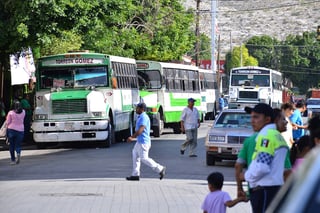 Límites. Los camines Verdes y Rojos de Gómez Palacio y Lerdo podrán llegar sólo hasta la entrada de Torreón por la calle Múzquiz, donde se construirá la Estación Nazas del Metrobús Laguna. (Fernando Compeán)