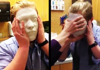 El chico sufrió más de la cuenta por no untar vaselina previamente en su rostro. (YOUTUBE)