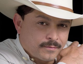 El cantante de origen mexicano, pero de padres estadounidenses, quien inició su carrera a los 21 años fue encontrado sin vida debido a un paro cardíaco. (ARCHIVO)