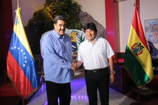 Morales expresó su solidaridad como presidente y como líder de Bolivia al presidente venezolano, quien ha denunciado amenazas de una eventual intervención extranjera. (EFE)
