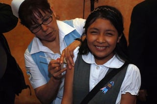 El Instituto Mexicano del Seguro Social (IMSS) aplicará en esta Segunda Semana Nacional de Salud 436 mil 990 vacunas contra el VPH. (ARCHIVO)