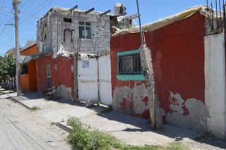 Daños. Las viviendas en el fraccionamiento Mayrán cuentan con afectaciones por la humedad. (ARCHIVO)