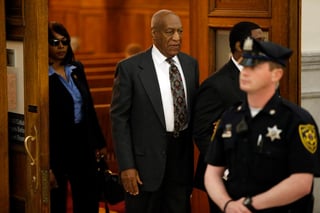 Corte.  Una jueza de EU decidió abrir el primer juicio por agresión sexual contra Bill Cosby, que tendrá que responder por los abusos a los que supuestamente cometió en 2004 a Andrea Constand, una de las más de 50 mujeres que lo han denunciado.