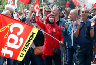 Un 62 % de los franceses consideran que está justificado este movimiento contra la reforma laboral del Gobierno. (EFE)