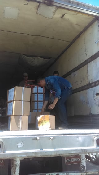 Poco después de las tres de la tarde, arribó el camión que transportaba las cajas con un total de 729,399 boletas electorales que se repartirán a las 428 casillas a instalar en este municipio.