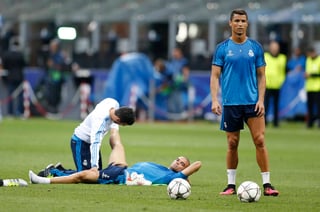 Cristiano Ronaldo mostró en San Siro en el último entrenamiento del Real Madrid que está al máximo en una sesión en la que dio todo. (AP)