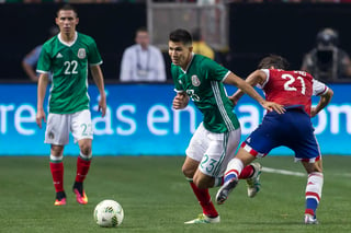 El santista Jesús Molina brindó un buen encuentro en el medio campo de la Selección Mexicana.  (Jam Media)