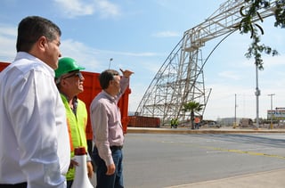 El alcalde Miguel Riquelme acompañado por el director de Obras Públicas Gerardo Berlanga Gotés, realizaron un recorrido de supervisión. (FERNANDO COMPEÁN)