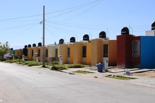Únicamente en el 69.4 % de las viviendas propias de la Comarca Lagunera, las escrituras están a nombre de uno de sus ocupantes. (ARCHIVO)
