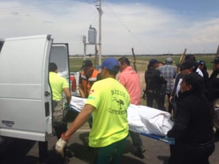 El cadáver del joven fue localizado en el ramal de agua que pasa por el Puente La Torreña-Aurora, en Gómez Palacio. (ESPECIAL)