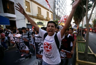 Los peruanos irán a las urnas el domingo para elegir un nuevo presidente entre Fujimori y Kuczynski. (AP)