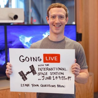 “¡Mañana haremos el primer Facebook en vivo desde el espacio! Estaré en vivo desde la sede de Facebook con los astronautas en la Estación Espacial mañana 1 de junio”, escribió Zuckerberg en su cuenta de dicha red social. (ESPECIAL)