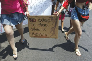 Decenas de mujeres marchan en México contra la violencia de género (Guadalajara,2011). Foto: EFE