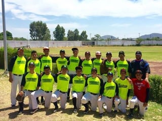 Los juveniles peloteros de la Liga Sertoma de Torreón libraron la eliminatoria regional celebrada en los campos de San Fernando. (Especial)