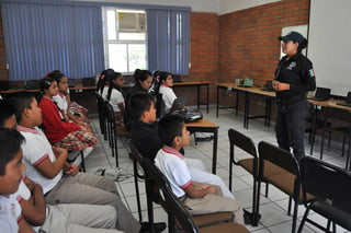 Prevención. Ayer se visitó la Primaria Xicoténcatl de la colonia Fuentes del Sur; en la imagen, alumnos de sexto grado. (EL SIGLO DE TORREÓN)