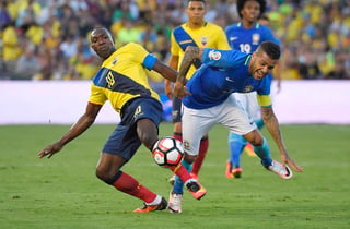 Fu un partido deslucido el de Ecuador contra Brasil. Por si fuera poco, el árbitro central invalidó un gol de los ecuatorianos al minuto 66. (AP)