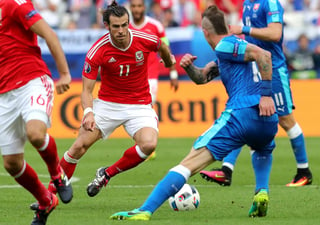 Gales sumó sus primeros puntos al derrotar 2-1 a Eslovaquia. (EFE)