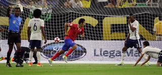 El costarricense Celso Borges celebra su gol en el partido contra la selección de Colombia. (AP)