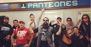 La banda mexicana de ska deleitó a los usuarios del metro de la Ciudad de México. (EL UNIVERSAL)