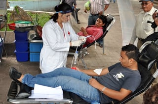 El proceso de donación de sangre de México es fácil, amable y rápido, para que quienes deseen ser donadores tengan la confianza de acudir a cualquiera de los 560 bancos de sangre. (ARCHIVO)