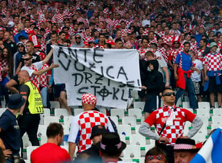 Se ha identificado a aficionados violentos de Croacia. (AP)