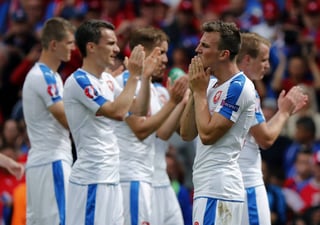República Checa se enfrenta hoy ante la selección de Turquía, de ganar podrían seguir en la Eurocopa. (EFE)
