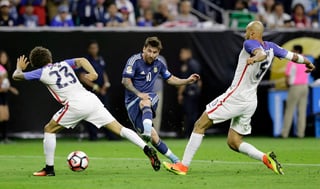 El atacante Lionel Messi se mostró ansioso por obtener la Copa América Centenario 2016 y agradeció el respaldo de sus compañeros para convertirse en el máximo goleador de la selección de Argentina. (AP)