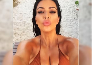 Los expertos citan a Kim Kardashian por su conocida 'adicción' a las selfies. (ESPECIAL)