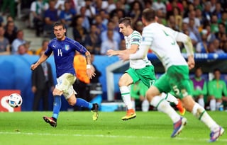 
Con el primer lugar de grupo asegurado Italia transformó su “catenaccio” en una insípida estrategia. 