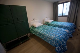 Todas las habitaciones son para dos personas. Tienen un par de camas que pueden extenderse hasta 2.3 metros para los atletas altos. (AP)