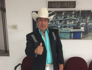 Visita. ‘Don Beto’ acudió a las instalaciones de El Siglo de Torreón para promocionar su disco.