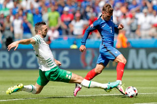 Griezmann anotó los dos goles con los que Francia le pudo dar la vuelta al marcador para derrotar a Irlanda. Griezmann da pase al anfitrión