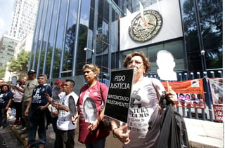 Exigen justicia. Familiares de personas presas víctimas de tortura protestaron frente a PGR.
