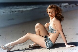 La icónica Marilyn Monroe también posó en numerosas ocasiones con bikini. (ARCHIVO)