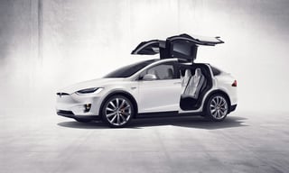 En esta ocasión se trató de un vehículo Tesla X el cual se vio involucrado en un accidente. (ARCHIVO) 