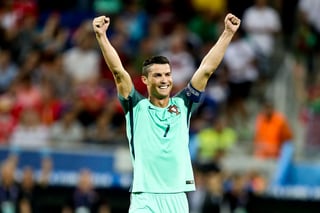 Con su gol de esta noche, Ronaldo igualó el récord máximo goleador de la Eurocopa, con nueve goles, que comparte ahora con el mítico atacante francés Michel Platini. (EFE)