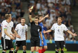 Jugadores de experiencia con la selección alemana cometieron los errores que le costaron la derrota. (AP)