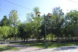 Un total de 36 luminarias, fueron colocadas en 18 postes que fueron rehabilitados para darles un segundo uso. (ARCHIVO) 