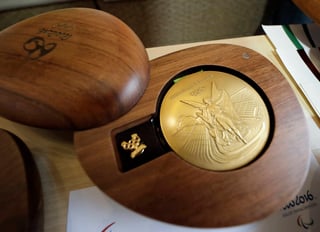 Las medallas que se les dará a los ganadores en Río de Janeiro sólo tienen una capa de oro y valdrían unos 600 dólares. (AP)