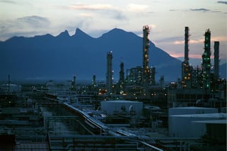 Barriles. De acuerdo a un primer informe se han interrumpido 200 mil barriles diarios de petrolíferos. 
