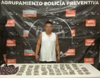 El detenido y la droga localizada fueron puestos a disposición del Ministerio Público. (ESPECIAL)