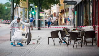 Temor. Un conductor atropelló de forma deliberada al agresor del machete, para evitar que hiriera a más personas en Reutlingen.
