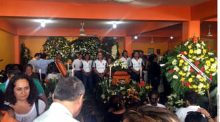 Dolor. Ambrosio Soto Duarte fue velado por familiares, amigos y trabajadores del ayuntamiento.
