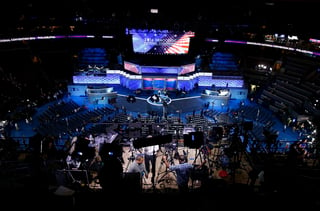 La convención, que se prolongará hasta el jueves en el pabellón deportivo Wells Fargo de Filadelfia, convertirá oficialmente este martes a Clinton en la primera mujer que aspira a la Presidencia del país. (AP)