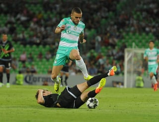 Jonathan Rodríguez fue de los elementos más peligrosos de los Guerreros, el uruguayo marcó de penal el gol de Santos. (Ramón Sotomayor)