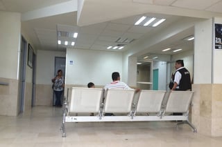 Carencias. Según el personal del Hospital del ISSSTE en Torreón, en días recientes se registró desabasto de agua potable. (ANGÉLICA SANDOVAL)
