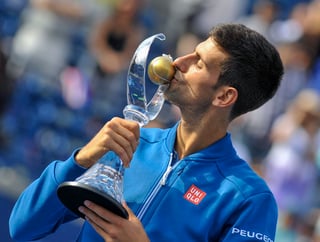 Novak Djokovic venció en la final 6-3, 7-5 al japonés Kei Nishikori. (EFE) 
