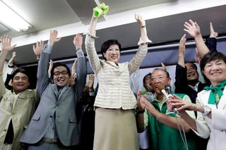 Histórico. Yuriko Koike será la primera mujer que asuma la gubernatura en Tokio.