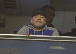 Diego Maradona jugó 7 temporadas con el Nápoles y ganó dos títulos de Serie A y una Copa UEFA (ahora llamada Europa League). (EFE)
